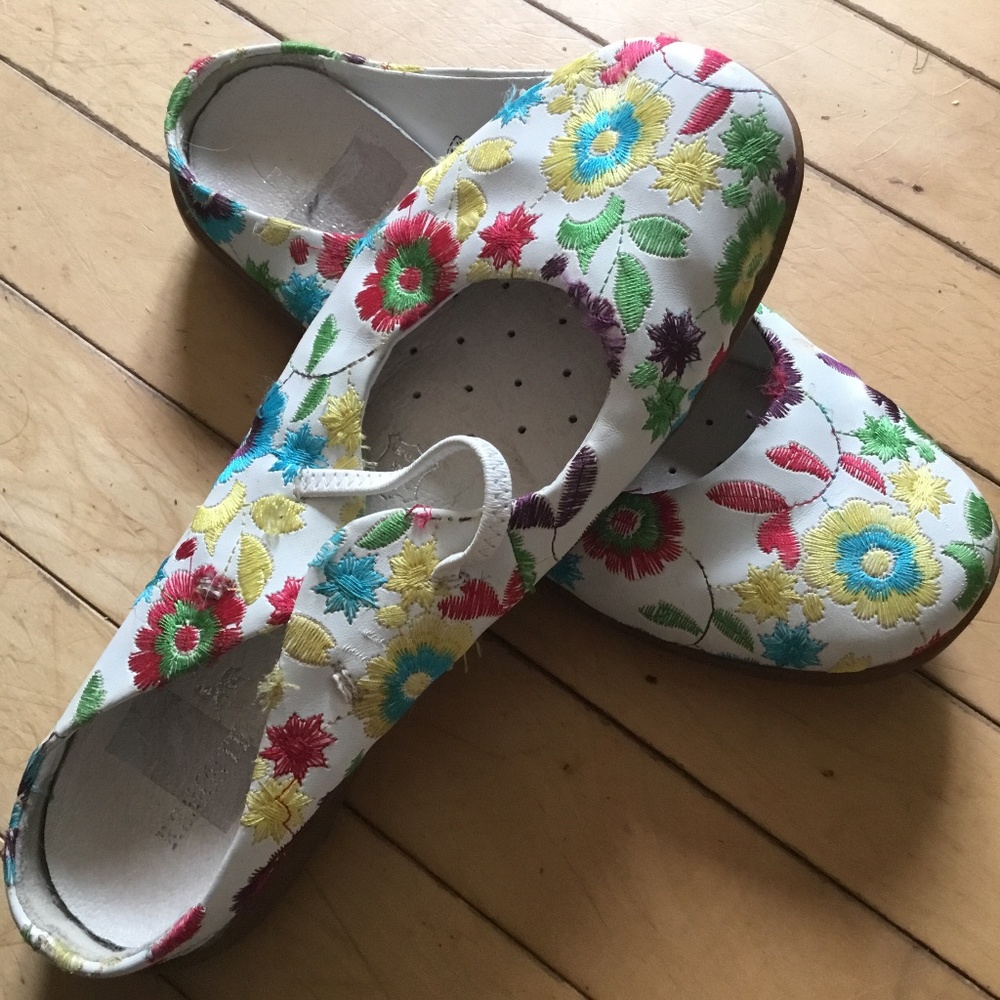 Remonte Floral Embroidered Slide Shoes